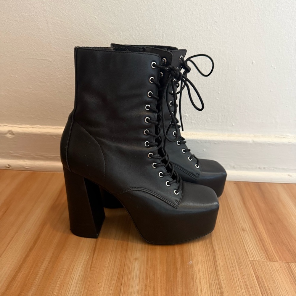 Steve Madden Black Platform Lace-Up Ankle Boots